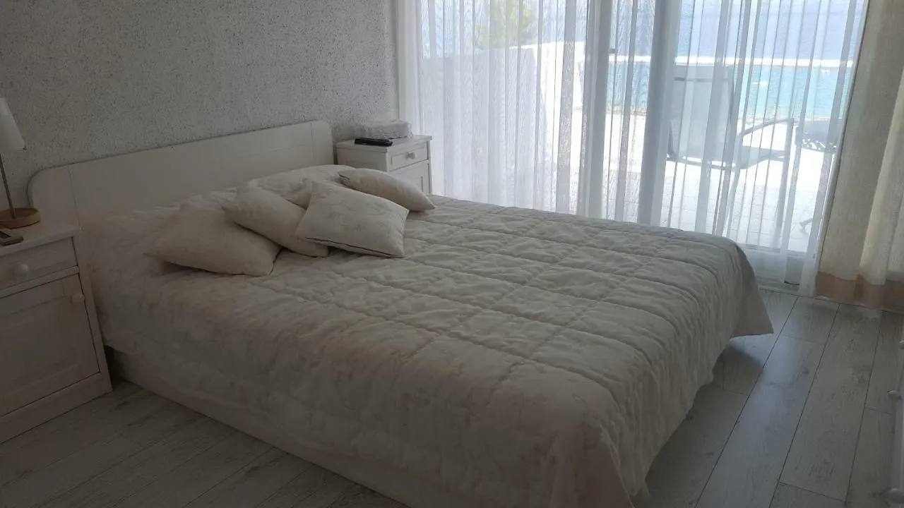 Case de vacanță A Beautiful Beachfront Maisonette Villa Kallithea  Grecia