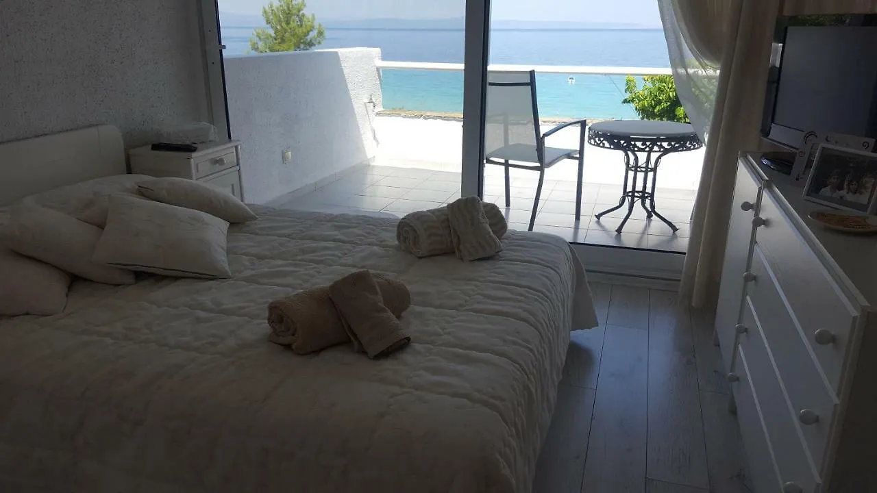 A Beautiful Beachfront Maisonette Villa Kallithea  Kallithea (Chalkidiki)
